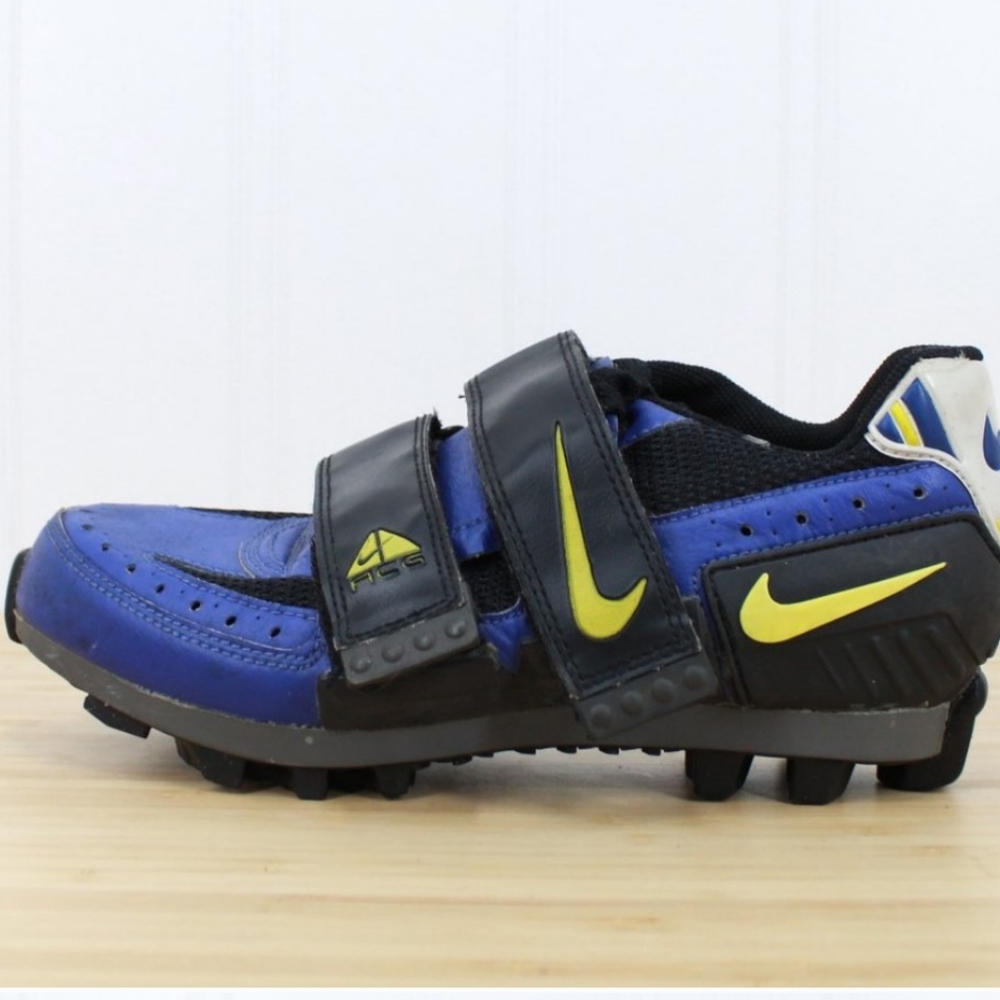 Women's Nike Size 6.5 cycling shoes